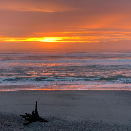 Big Heart Beach Hokitika Bagian luar foto